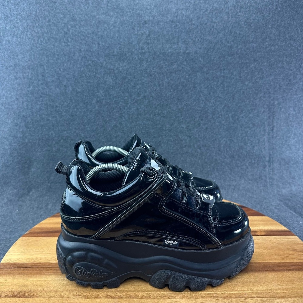 Buffalo London Classic Low Black Patent Leather Platform Sneakers Womens Sz 6.5